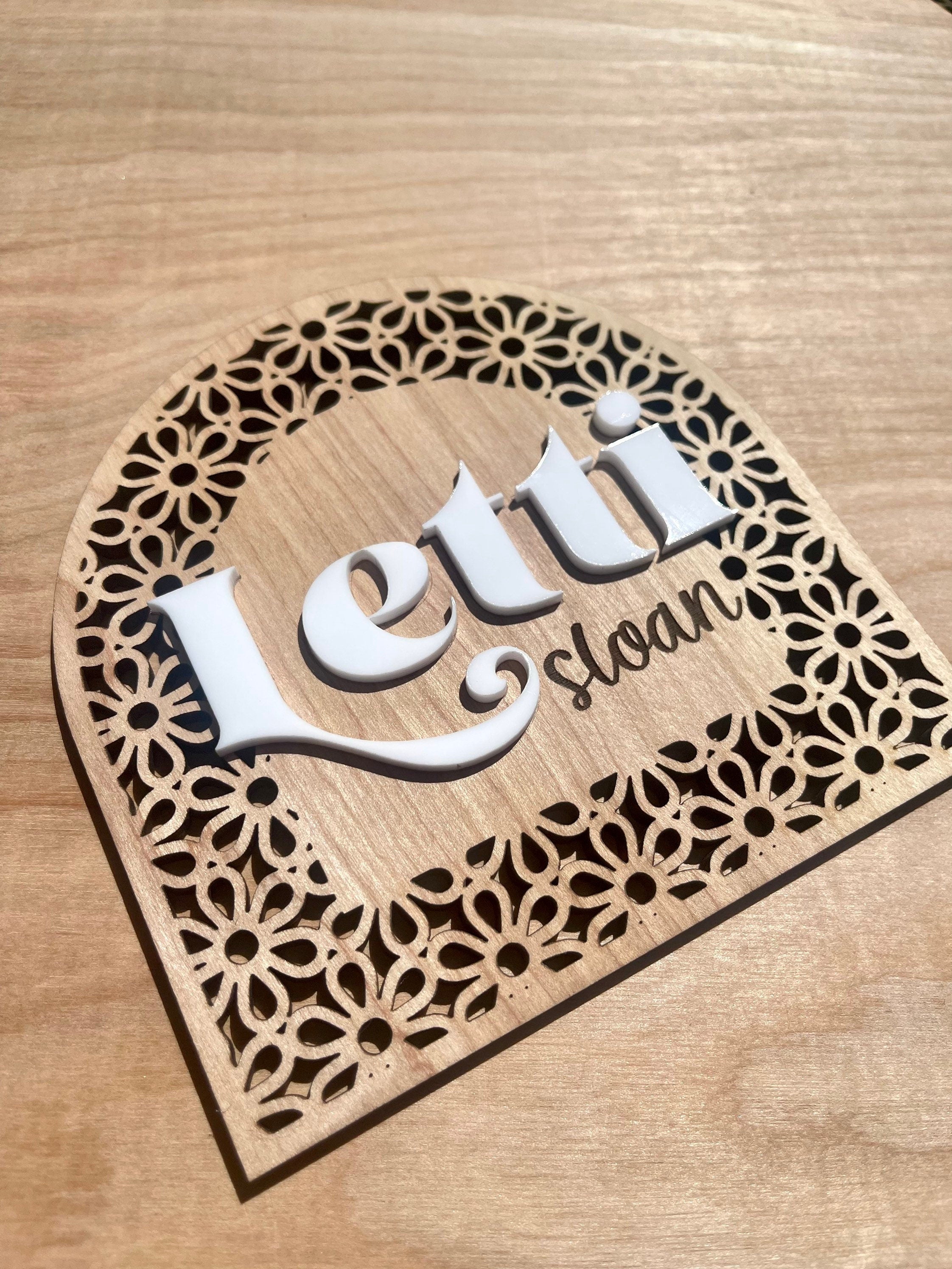 Arch Rattan Flower Name Sign